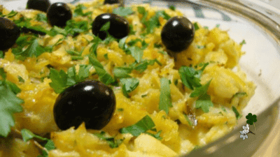 Traditional Portuguese bacalhau à Brás with cod, eggs and potatoes – European Portuguese lesson with the recipe in English and Portuguese