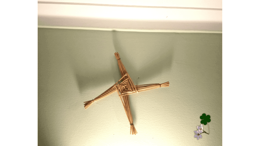 Saint Brigid’s cross handmade in a home in Ireland for European Portuguese listening practice lesson